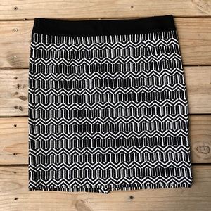 Banana Republic black and white geometric skirt-rare